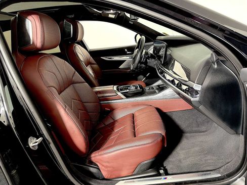 Used 2023 BMW 760i xDrive AWD/4WD image 24
