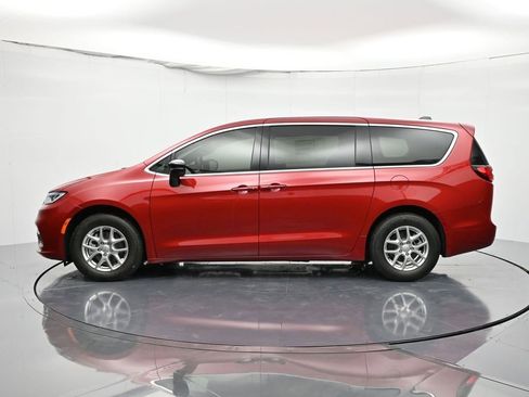 New 2026 Chrysler Pacifica Select image 8