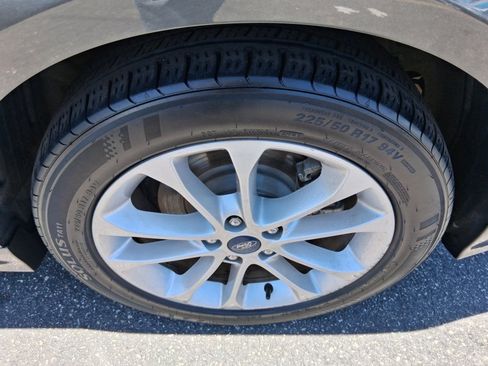 Used 2019 Ford Fusion SE FWD image 16