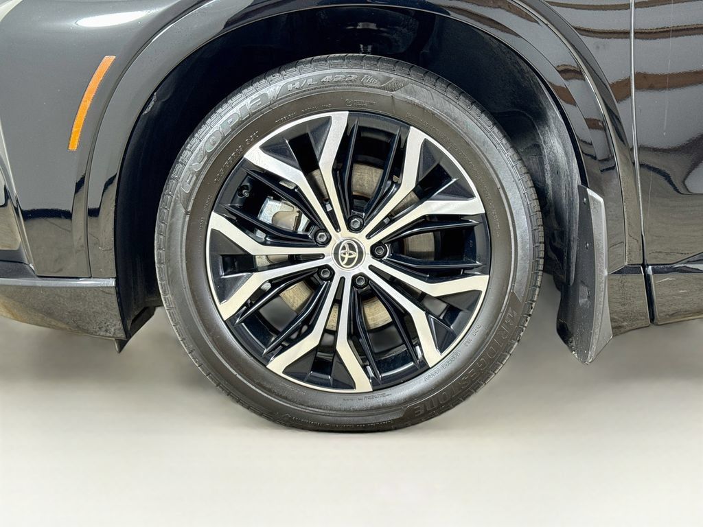 Certified 2025 Toyota Crown Signia AWD/4WD image 25