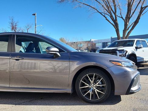 Used 2024 Toyota Camry SE image 4