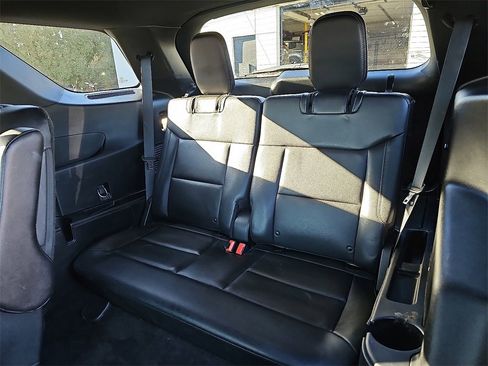 Used 2020 Ford Explorer XLT w/ Equipment Group 202A image 10