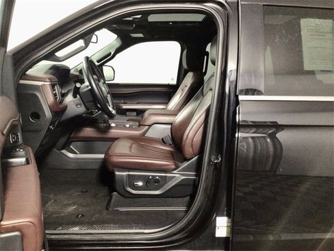 Used 2024 Ford Expedition Max Limited image 18