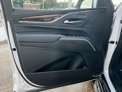 Used 2024 Cadillac Escalade Premium Luxury image 24