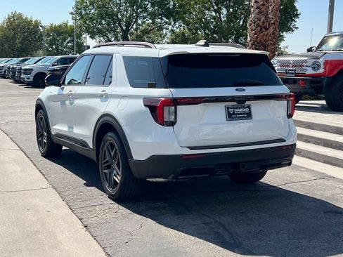 New 2026 Ford Explorer ST-Line w/ ST-Line Street Pack RWD image 4