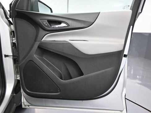 Used 2021 Chevrolet Equinox LS w/ LS Convenience Package image 39