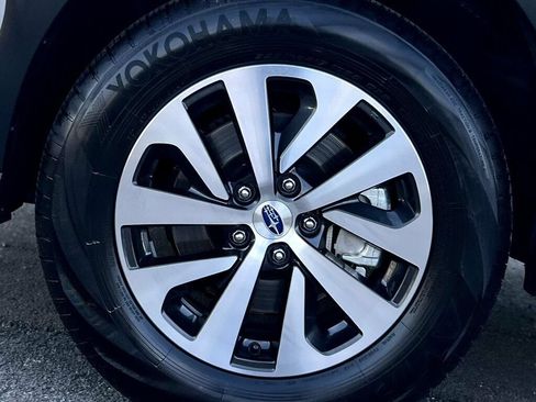 Used 2025 Subaru Outback Premium AWD/4WD image 32