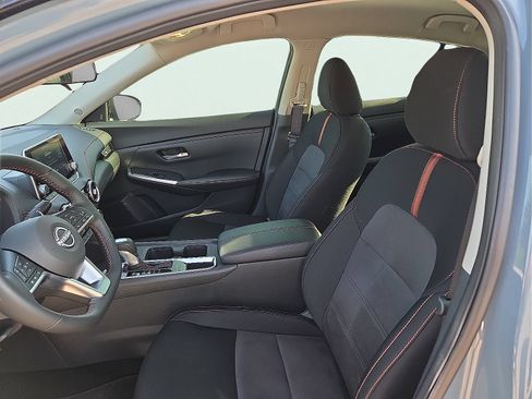 Used 2025 Nissan Sentra SR FWD image 13