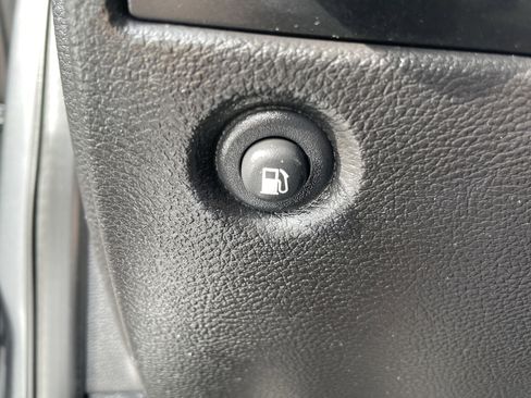 Used 2013 Jeep Grand Cherokee Overland image 44