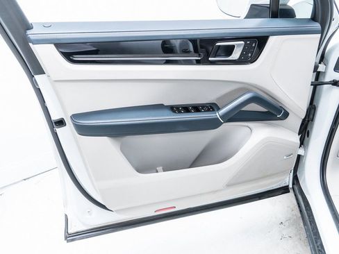 Used 2023 Porsche Cayenne image 23