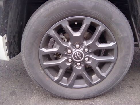 Used 2022 Toyota Tundra Platinum w/ Advanced Package image 11