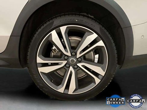Used 2025 Volvo V60 B5 Cross Country Plus image 29