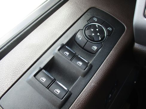 Used 2018 Ford F150 King Ranch w/ Equipment Group 601A Luxury AWD/4WD image 42