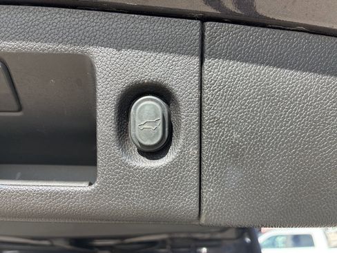 Used 2018 GMC Yukon SLE w/ SLE Value Package image 7