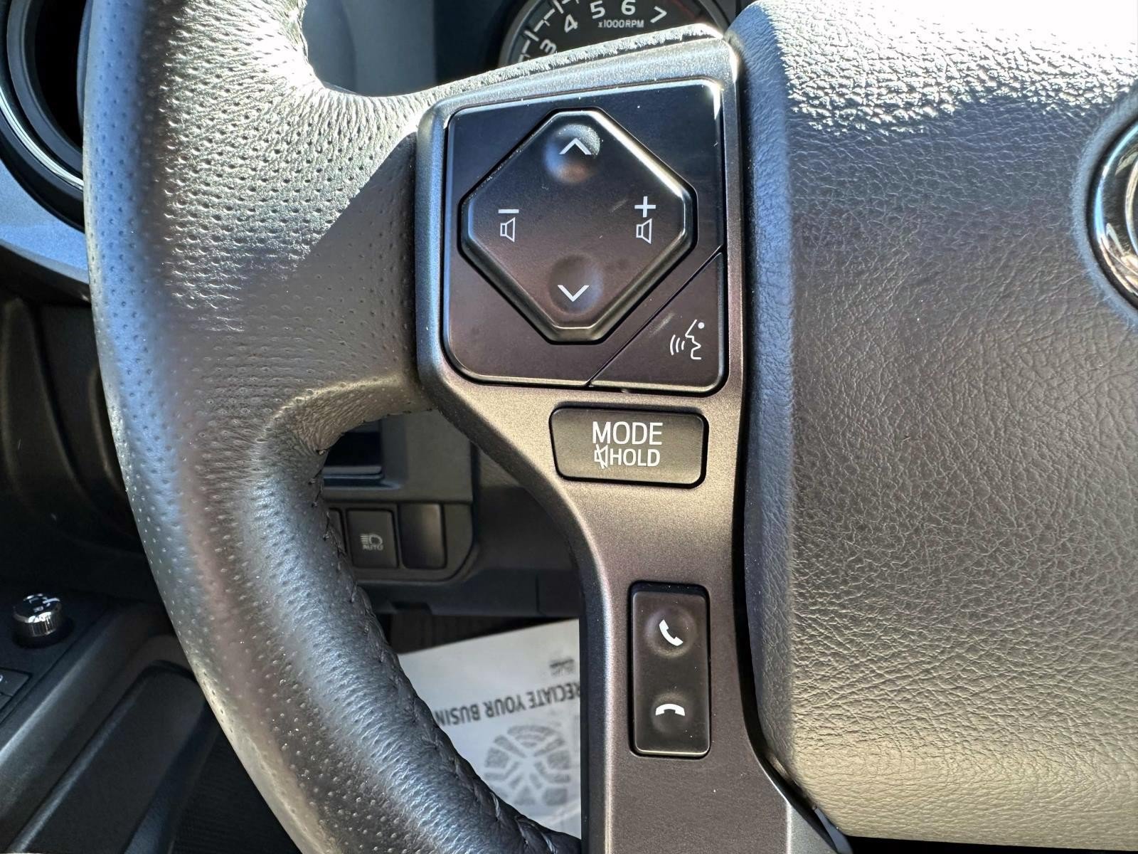 Used 2018 Toyota Tacoma TRD Off-Road AWD/4WD image 15