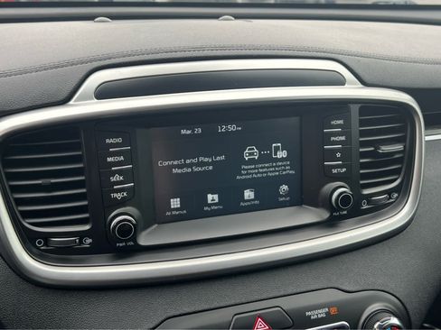 Used 2019 Kia Sorento LX image 34