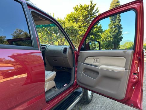 Used 2000 Toyota 4Runner SR5 w/ Upgrade Value Pkg 2 AWD/4WD image 30