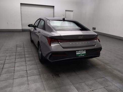 Used 2025 Hyundai Elantra Hybrid FWD image 5