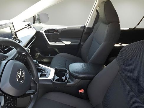 Used 2021 Toyota RAV4 LE AWD/4WD image 11