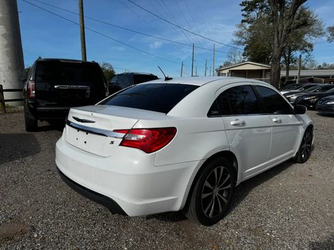 Used 2012 Chrysler 200 Touring FWD image 6