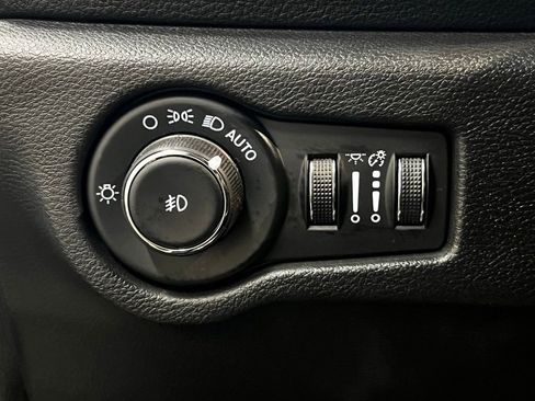 Used 2023 Chrysler Pacifica Touring-L w/ S Appearance Package image 12