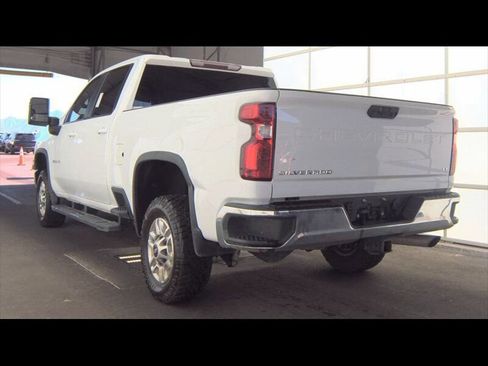 Used 2022 Chevrolet Silverado 2500 LT w/ Convenience Package AWD/4WD image 5