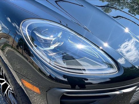 Certified 2023 Porsche Macan AWD/4WD image 30