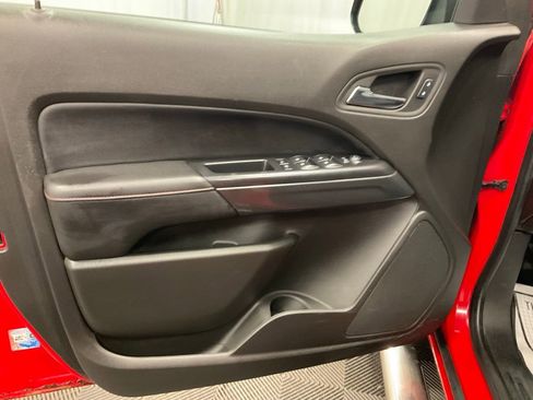 Used 2015 GMC Canyon SLE w/ All-Terrain Package image 15