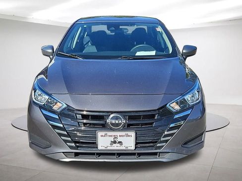 Used 2023 Nissan Versa SV image 2