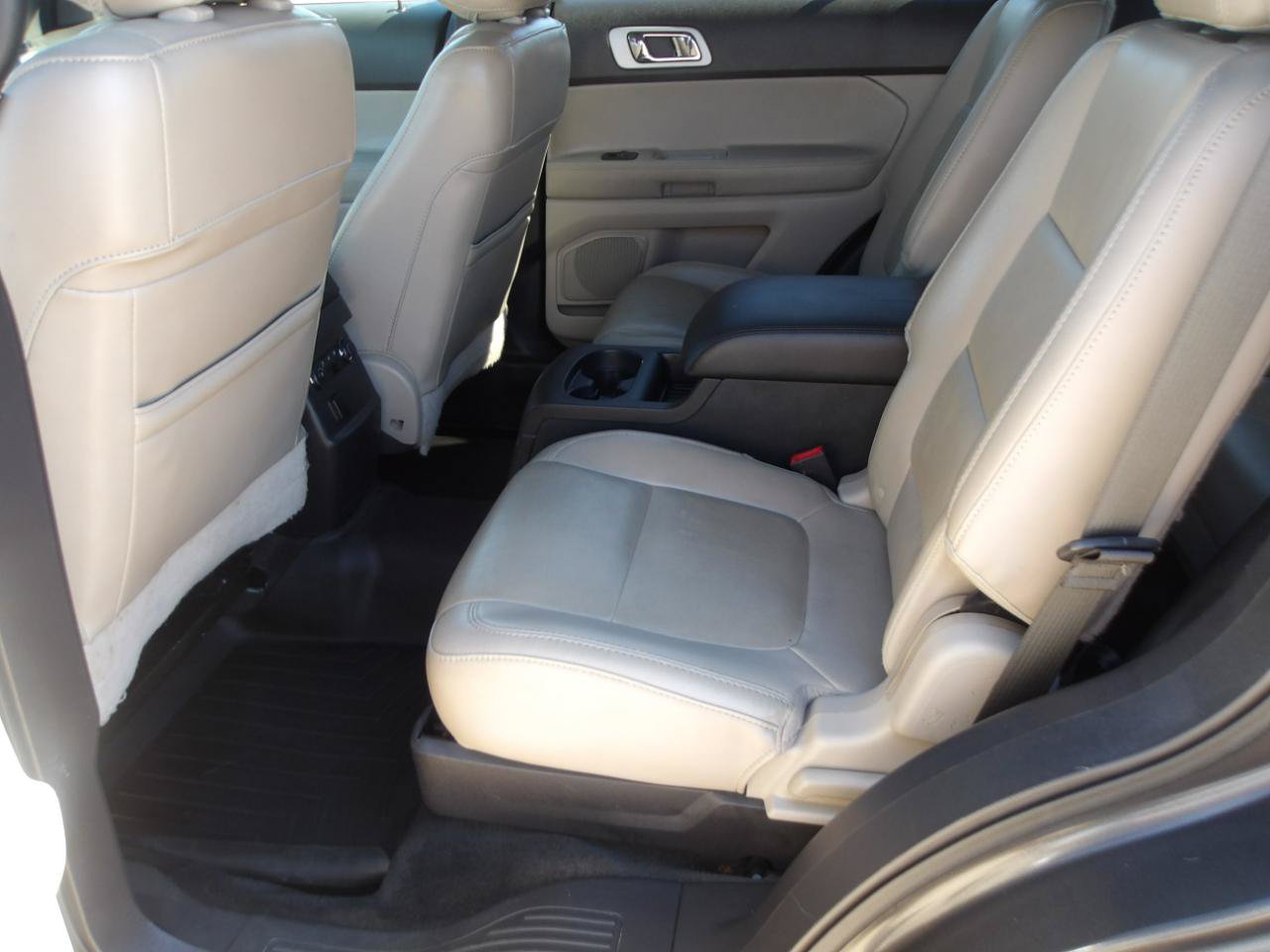Used 2015 Ford Explorer XLT w/ Equipment Group 202A FWD image 17