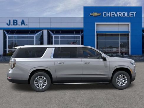 New 2026 Chevrolet Suburban LT w/ Comfort Package AWD/4WD image 5