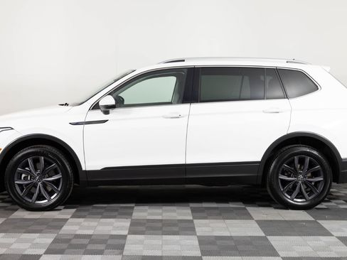 Used 2024 Volkswagen Tiguan SE AWD/4WD image 3
