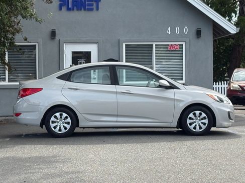 Used 2016 Hyundai Accent SE w/ Option Group 02 FWD image 4