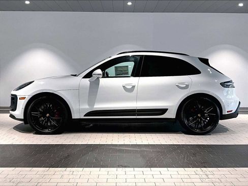 New 2026 Porsche Macan GTS image 2