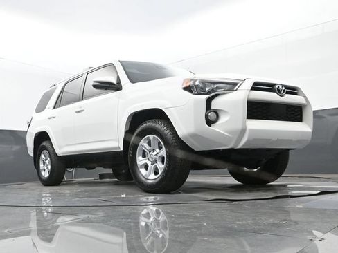 Used 2020 Toyota 4Runner SR5 Premium w/ Moonroof Package AWD/4WD image 26