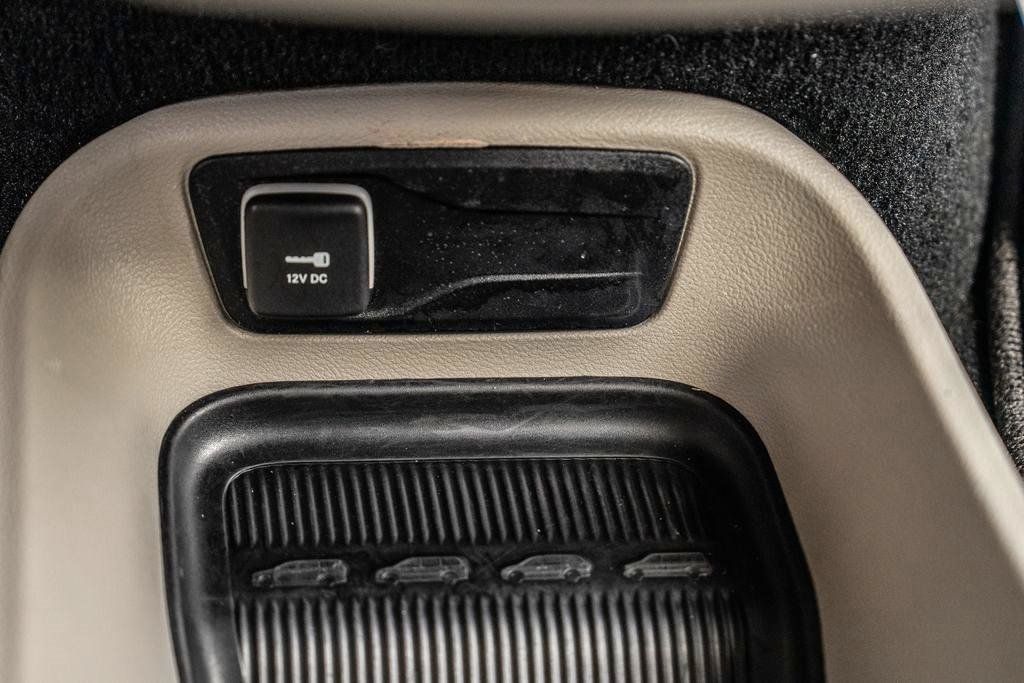 Used 2024 Chrysler Pacifica Touring-L FWD image 33