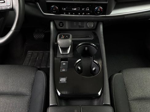 Used 2025 Nissan Rogue SV FWD image 15