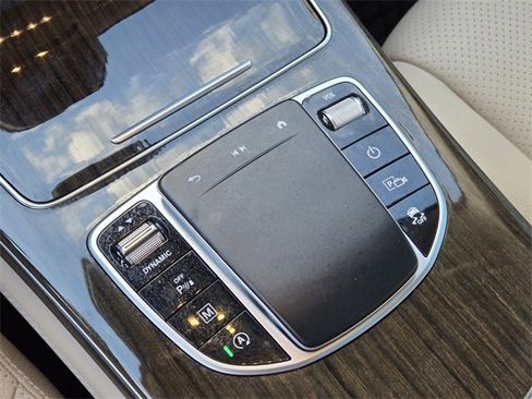 Used 2021 Mercedes-Benz GLC 300 image 27