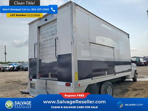 Used 2018 Chevrolet Express 4500 Extended w/ Power Convenience Package RWD image 4