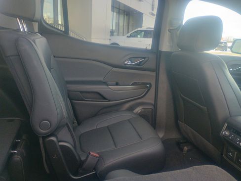 Used 2023 GMC Acadia SLT w/ Elevation Edition image 17