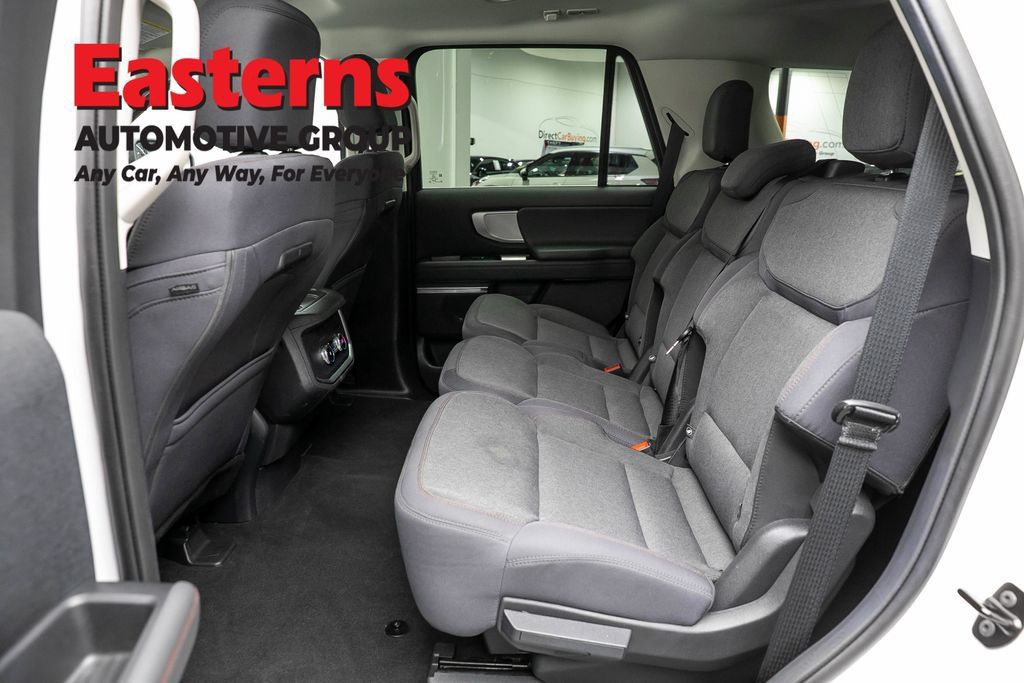 Used 2025 Ford Expedition Active AWD/4WD image 22