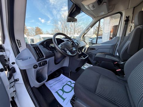 Used 2019 Ford Transit 150 XLT image 5