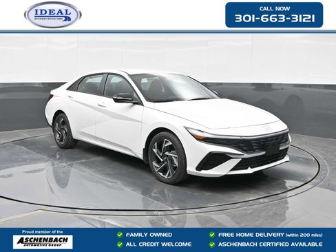 Certified 2025 Hyundai Elantra SEL FWD image 1