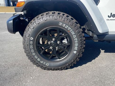 New 2025 Jeep Gladiator Willys image 9