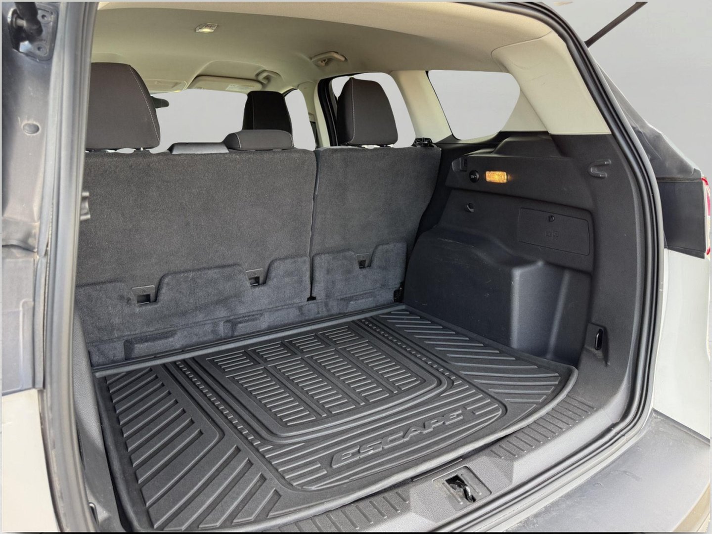Used 2015 Ford Escape SE w/ Equipment Group 201A FWD image 16