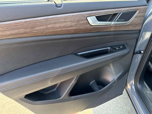 Certified 2025 Volkswagen Atlas SEL Premium R-Line image 12