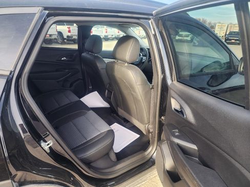 Used 2025 Chevrolet Trax LT image 10