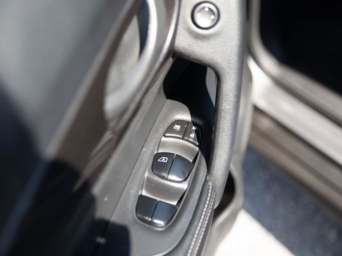 Used 2020 Nissan Rogue S AWD/4WD image 17