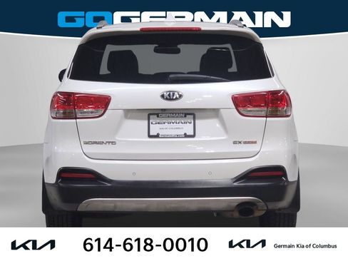 Used 2017 Kia Sorento EX image 9