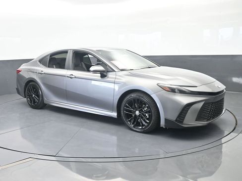 Used 2025 Toyota Camry SE w/ Multimedia Upgrade Package FWD image 8